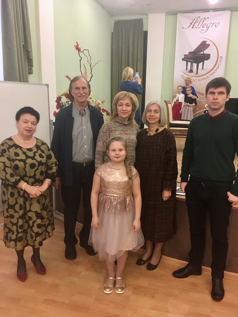 Новоселова А. И.А. Попова с членами жюри